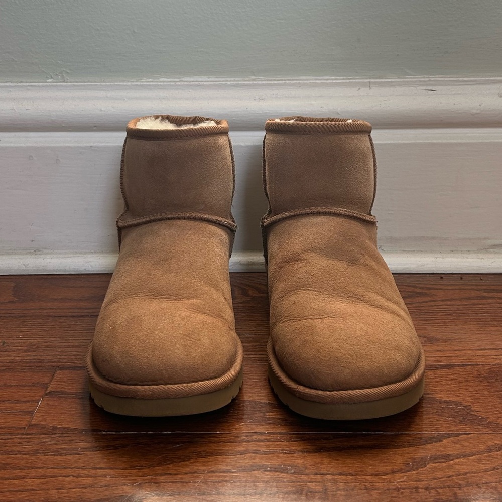 UGG Men's Classic Mini Chestnut sz 41 / 8
